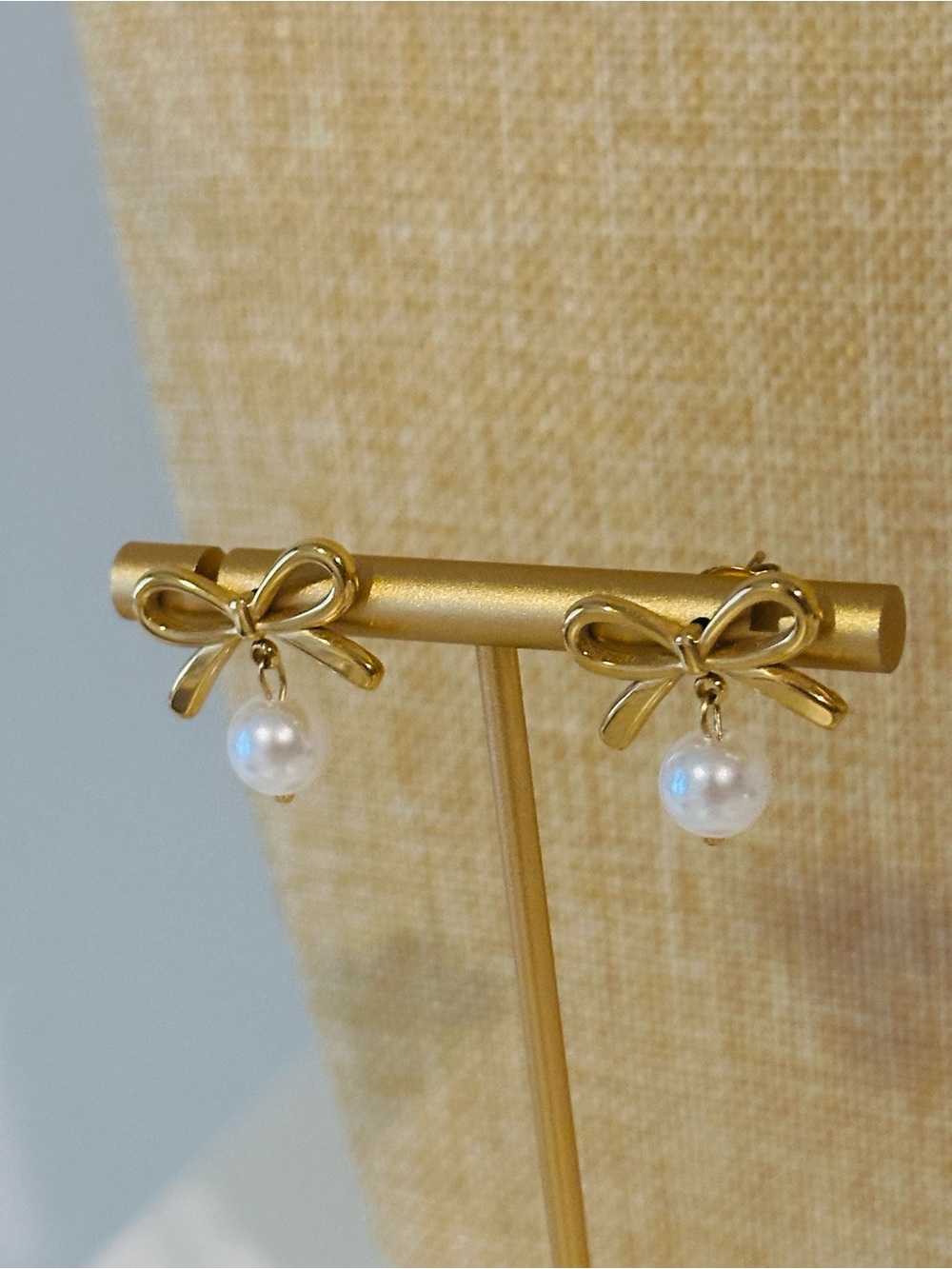 Fashion Jewelry Gold Bow Earrings with White Pearl Drops